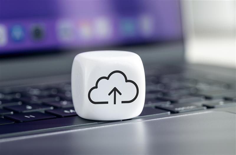 compare Atlassian cloud & data center